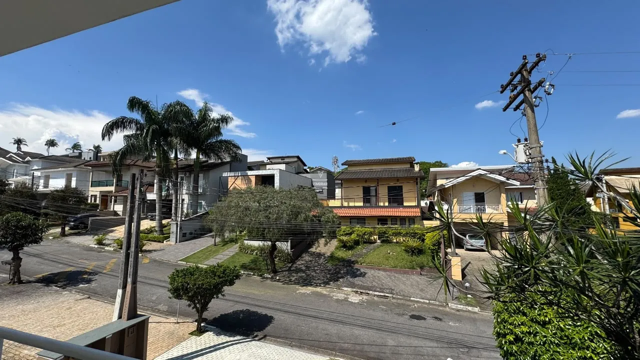Sobrado 4 su&iacute;tes + 4 vagas de garagem  Arujá - 
