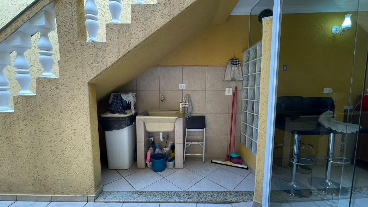 Sobrado 4 dormit&oacute;rios sendo 2 su&iacute;tes + 3 vagas de garagem  Guarulhos - 