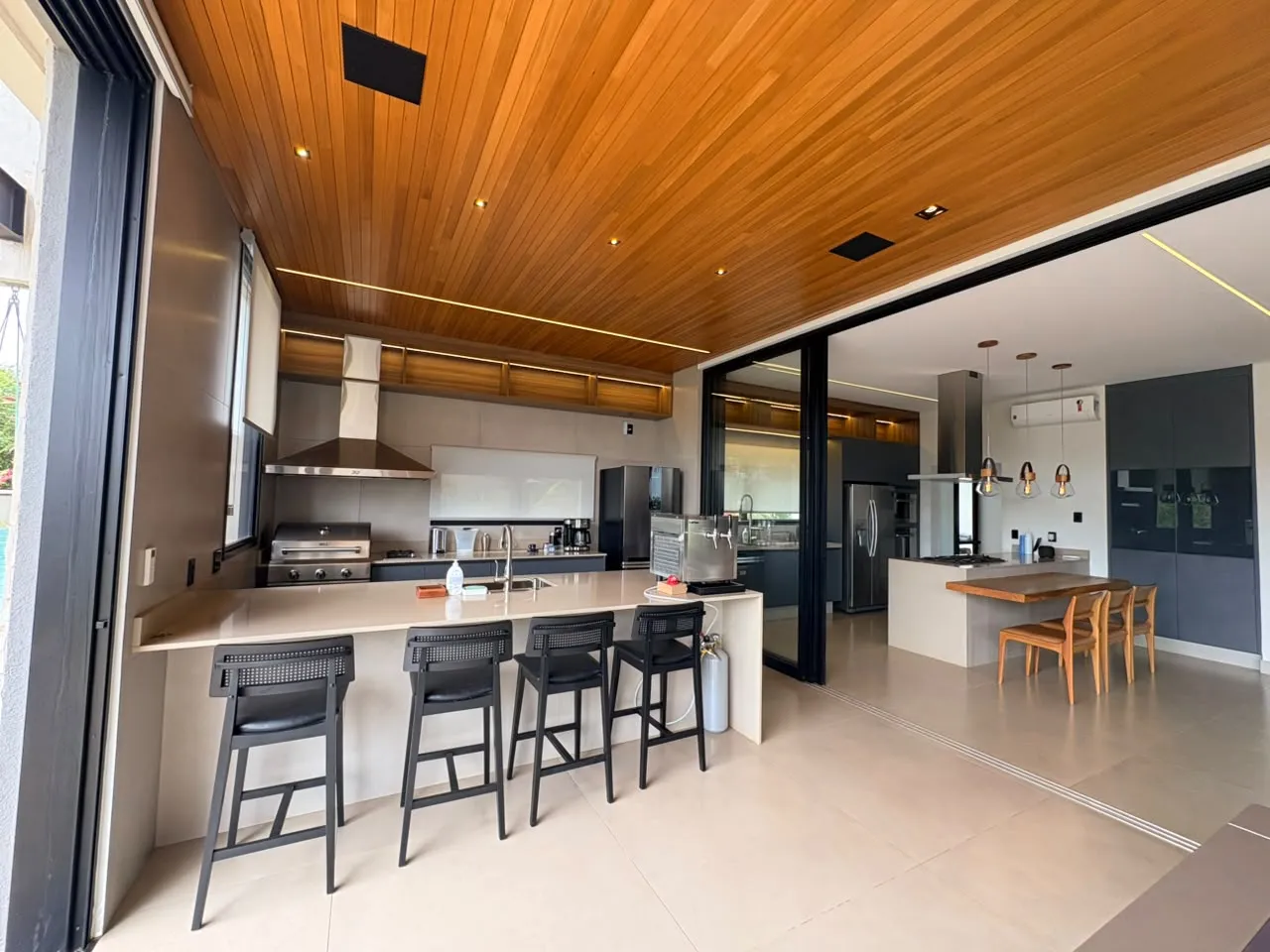 Casa &agrave; Venda Condom&iacute;nio Alphaville 3, 382,45m&sup2;, 4 Su&iacute;tes, Ribeir&atilde;o Preto/SP Rua Doutor Paulo Roberto Carlucci Ribeirão Preto - 