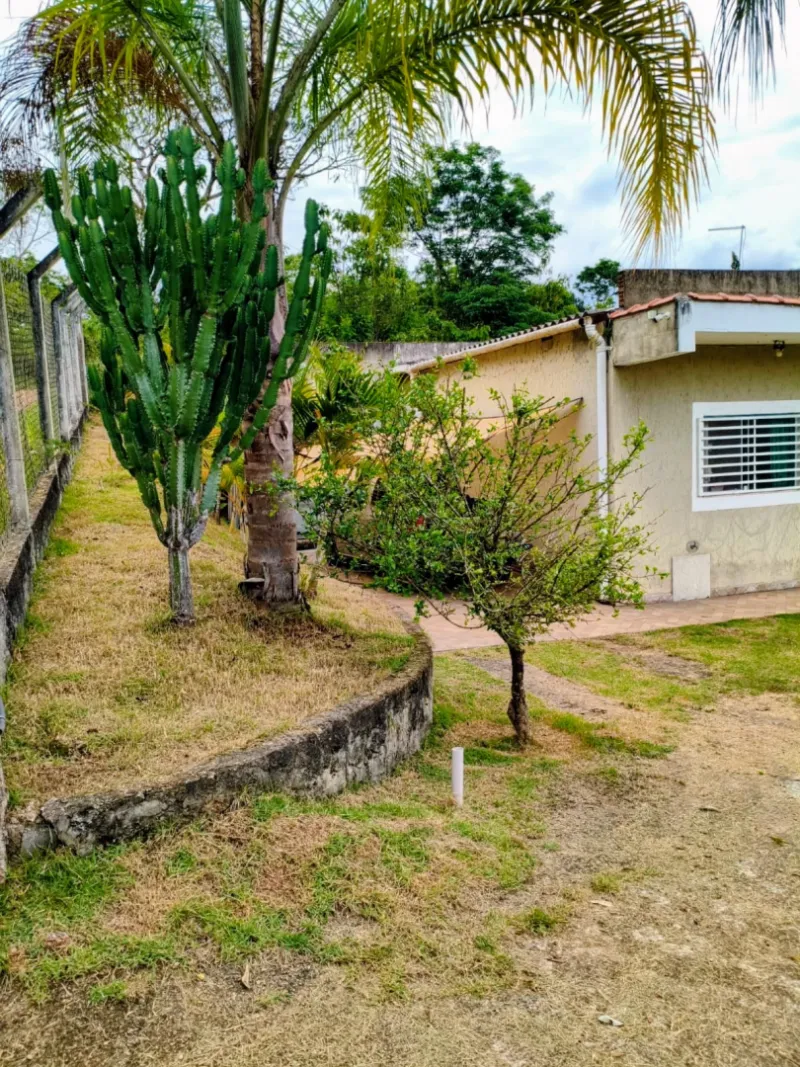 Ch&aacute;cara p&eacute; na &aacute;gua &agrave; venda na Fazenda S&atilde;o Pedro Rua Sacerdote Igaratá - 