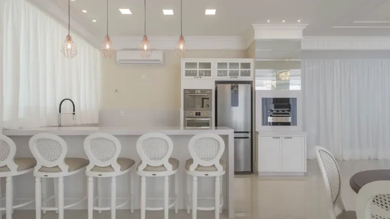 Rosas de Provence | Cobertura Duplex Quadra Mar com 4 Su&iacute;tes &agrave; Venda em Meia Praia Rua 301 Itapema - 