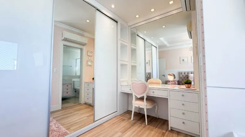 Rosas de Provence | Cobertura Duplex Quadra Mar com 4 Su&iacute;tes &agrave; Venda em Meia Praia Rua 301 Itapema - 