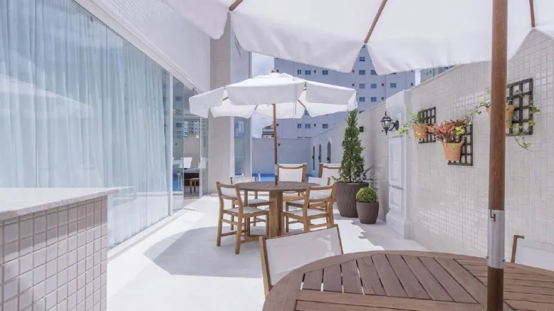 Rosas de Provence | Cobertura Duplex Quadra Mar com 4 Su&iacute;tes &agrave; Venda em Meia Praia Rua 301 Itapema - 