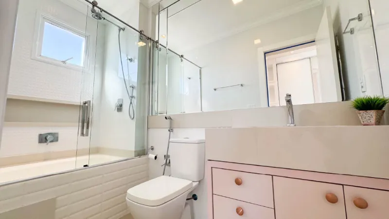 Rosas de Provence | Cobertura Duplex Quadra Mar com 4 Su&iacute;tes &agrave; Venda em Meia Praia Rua 301 Itapema - 