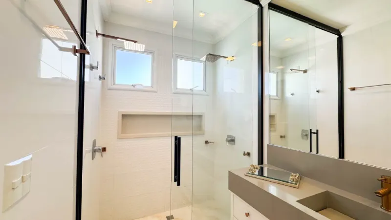 Rosas de Provence | Cobertura Duplex Quadra Mar com 4 Su&iacute;tes &agrave; Venda em Meia Praia Rua 301 Itapema - 