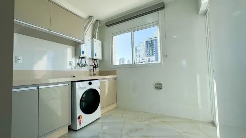 Rosas de Provence | Cobertura Duplex Quadra Mar com 4 Su&iacute;tes &agrave; Venda em Meia Praia Rua 301 Itapema - 