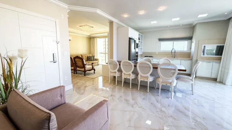 Rosas de Provence | Cobertura Duplex Quadra Mar com 4 Su&iacute;tes &agrave; Venda em Meia Praia Rua 301 Itapema - 