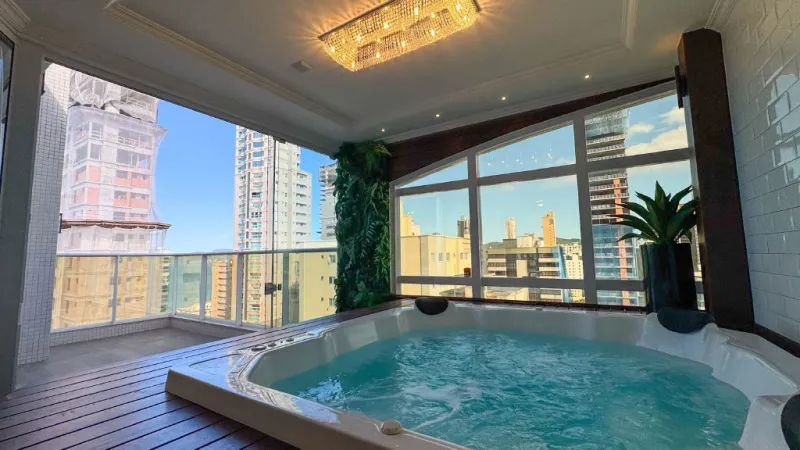 Rosas de Provence | Cobertura Duplex Quadra Mar com 4 Su&iacute;tes &agrave; Venda em Meia Praia Rua 301 Itapema - 