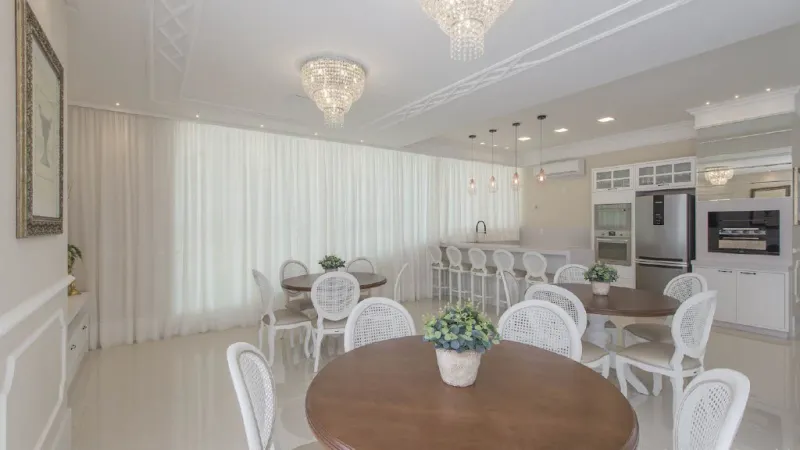 Rosas de Provence | Cobertura Duplex Quadra Mar com 4 Su&iacute;tes &agrave; Venda em Meia Praia Rua 301 Itapema - 