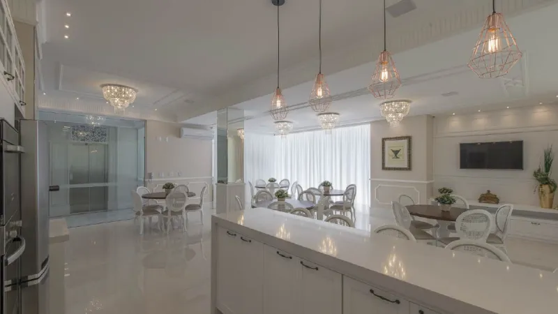 Rosas de Provence | Cobertura Duplex Quadra Mar com 4 Su&iacute;tes &agrave; Venda em Meia Praia Rua 301 Itapema - 