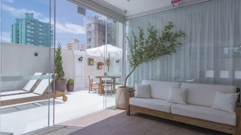 Rosas de Provence | Cobertura Duplex Quadra Mar com 4 Su&iacute;tes &agrave; Venda em Meia Praia Rua 301 Itapema - 