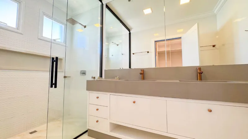 Rosas de Provence | Cobertura Duplex Quadra Mar com 4 Su&iacute;tes &agrave; Venda em Meia Praia Rua 301 Itapema - 