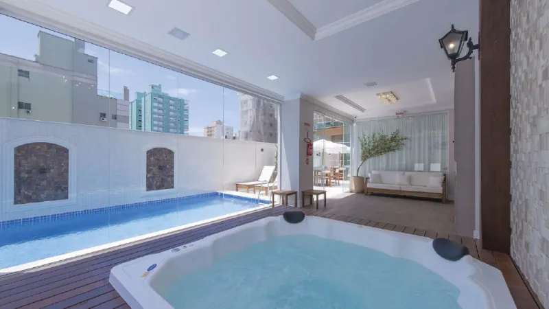 Rosas de Provence | Cobertura Duplex Quadra Mar com 4 Su&iacute;tes &agrave; Venda em Meia Praia Rua 301 Itapema - 