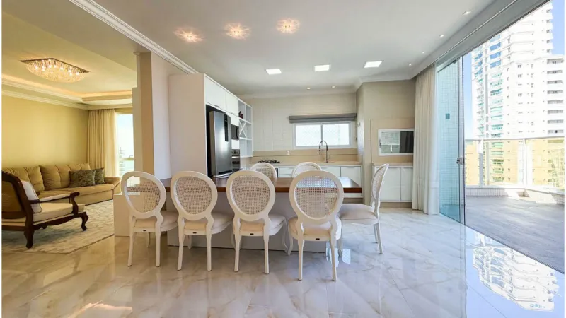 Rosas de Provence | Cobertura Duplex Quadra Mar com 4 Su&iacute;tes &agrave; Venda em Meia Praia Rua 301 Itapema - 