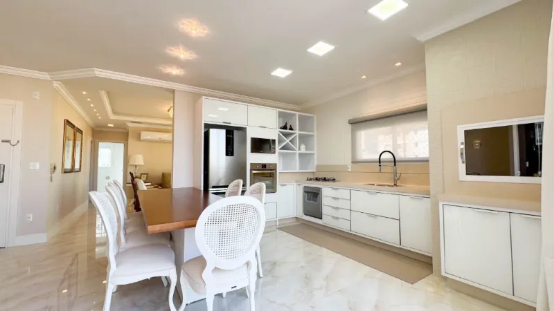 Rosas de Provence | Cobertura Duplex Quadra Mar com 4 Su&iacute;tes &agrave; Venda em Meia Praia Rua 301 Itapema - 