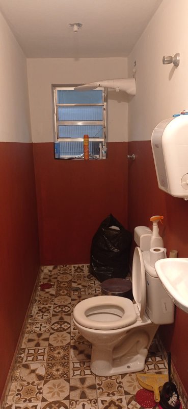 1 Salão 8 salas   3 banheiros 2 Vagas R. Conselheiro Ramalho, 465 São Paulo - 