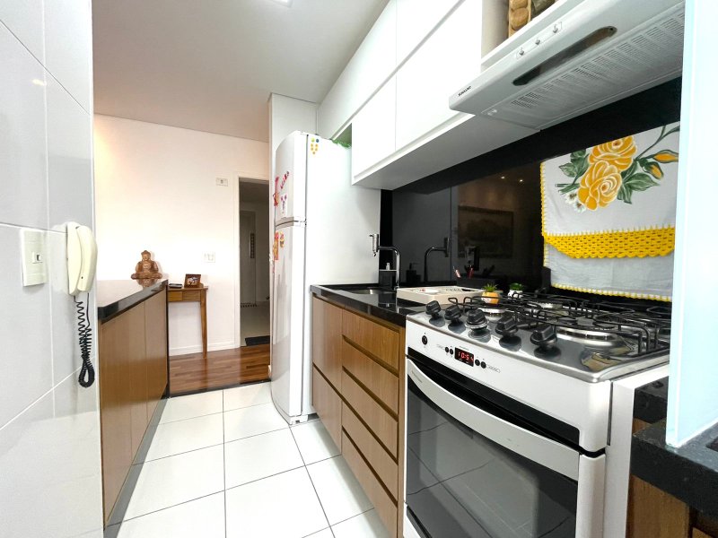 Apartamento à venda com 67m², 2 dormitórios, 02 banheiros e 2 vagas de garagem Rua Arroio Grande São Paulo - 