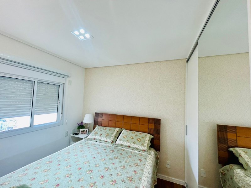 Apartamento à venda com 67m², 2 dormitórios, 02 banheiros e 2 vagas de garagem Rua Arroio Grande São Paulo - 
