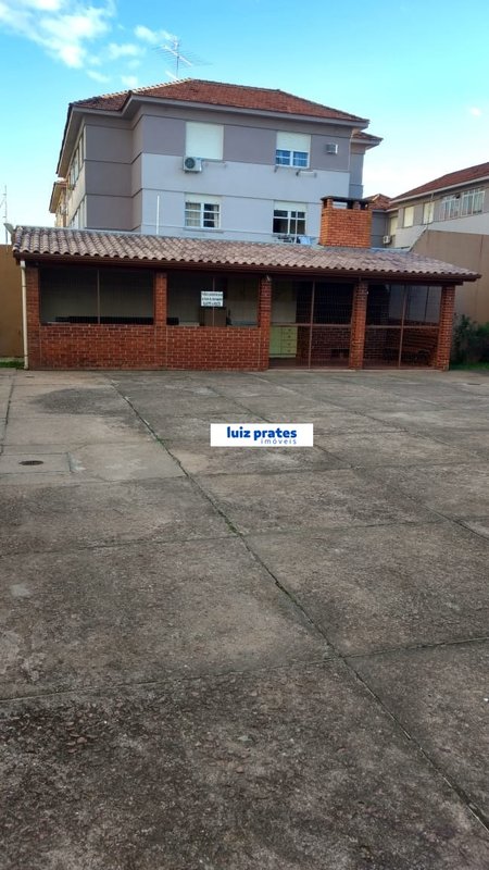 Imóvel localizado próximo ao Barra Shopping Sul, ensolarado, com lindo jardim com árvores - Porto Alegre - 