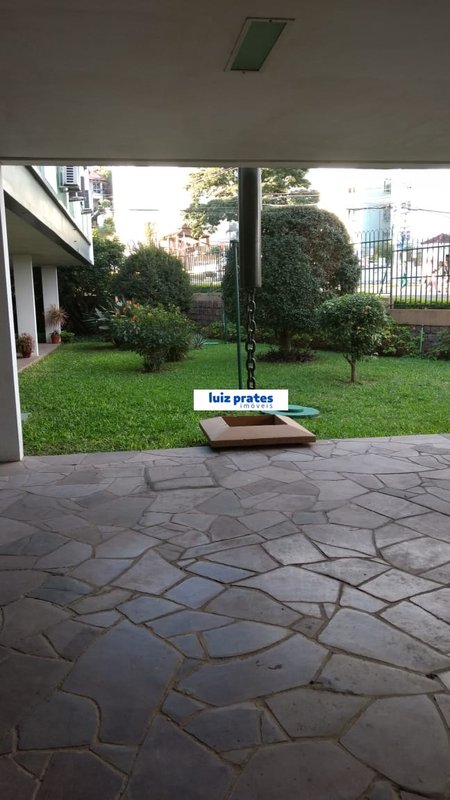 Imóvel localizado próximo ao Barra Shopping Sul, ensolarado, com lindo jardim com árvores - Porto Alegre - 