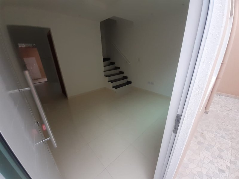 Casa de Condominio c/ Quintal, 2 dormitórios, Maracanã, Praia Grande SP Avenida Roberto Muzzi Praia Grande - 