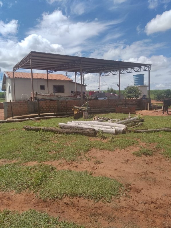 FAZENDA DE 193,6 HECTARES EM MG - ADAMANTINA - 