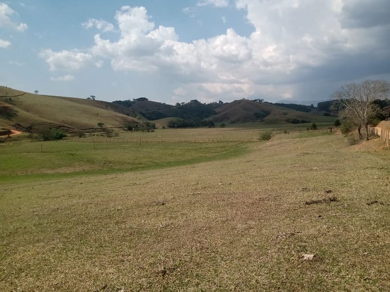 FAZENDA 254 HECTARES NO VALE DO PARAIBA - SILVEIRAS - 