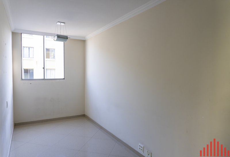 Apartamento à venda com 2 dormitórios, 01 banheiro e 01 vaga de garagem Rua Padre Jerônimo Vermin São Paulo - 