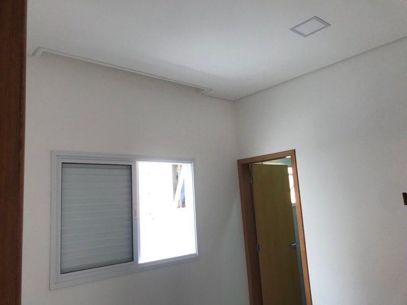 CASA EM CAÇAPAVA DENTRO DE CONDOMÍNIO - Caçapava - 