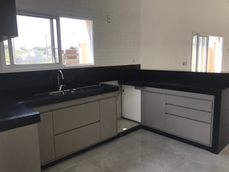 CASA EM CAÇAPAVA DENTRO DE CONDOMÍNIO - Caçapava - 