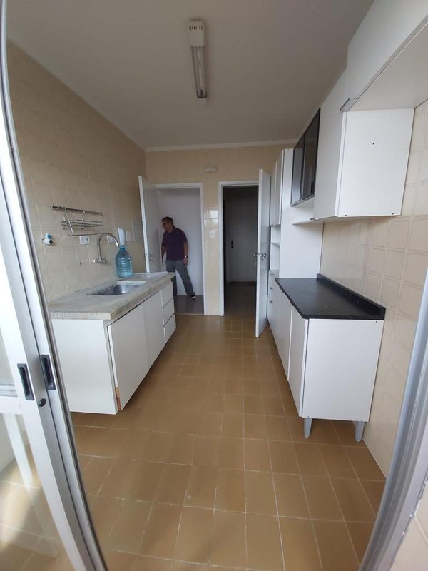 2 dorms, 1 banheiro, sala, cozinha separada, lavanderia, sacada, 64m² Avenida Rouxinol São Paulo - 