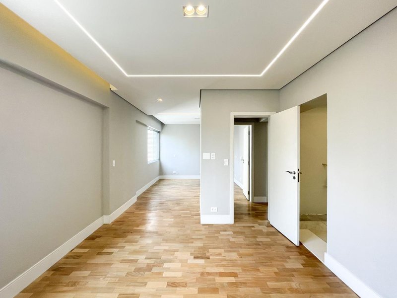 3 dormitórios, 1 suíte, 3 banheiros, 1 vaga de garagem, área útil 121,00 m² Rua Itapicuru São Paulo - 