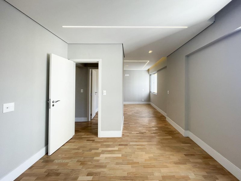3 dormitórios, 1 suíte, 3 banheiros, 1 vaga de garagem, área útil 121,00 m² Rua Itapicuru São Paulo - 