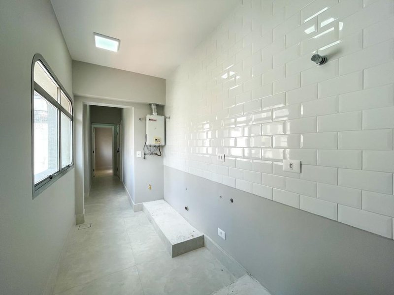 3 dormitórios, 3 suítes, 3 banheiros, 2 vagas de garagem, área útil 169,00 m² Rua Doutor Cândido Espinheira São Paulo - 