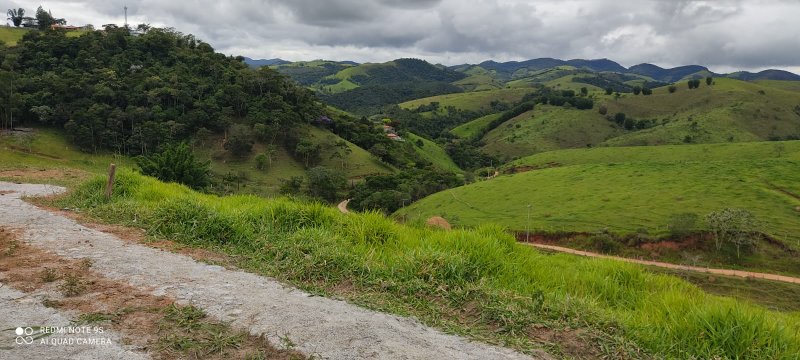 ÁREA RURAL DE 30.000 METROS NO CONDOMÍNIO EM JAMBEIRO - JAMBEIRO - 