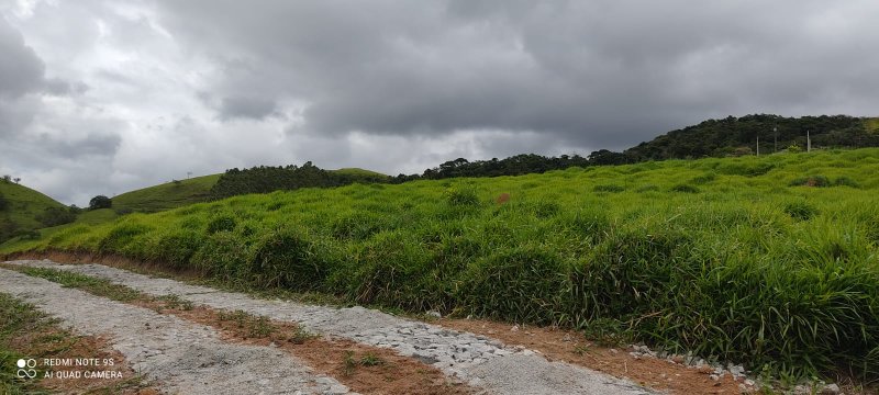 ÁREA RURAL DE 30.000 METROS NO CONDOMÍNIO EM JAMBEIRO - JAMBEIRO - 
