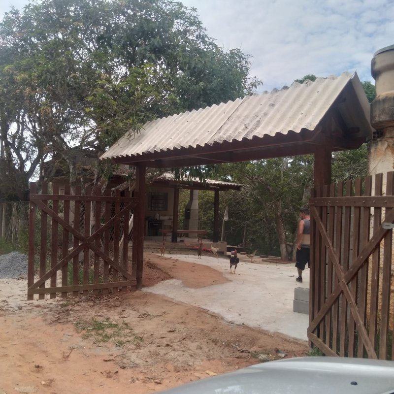 CHÁCARA COM 2.000 METROS EM SANTA BRANCA NA REPRESA - SANTA BRANCA - 