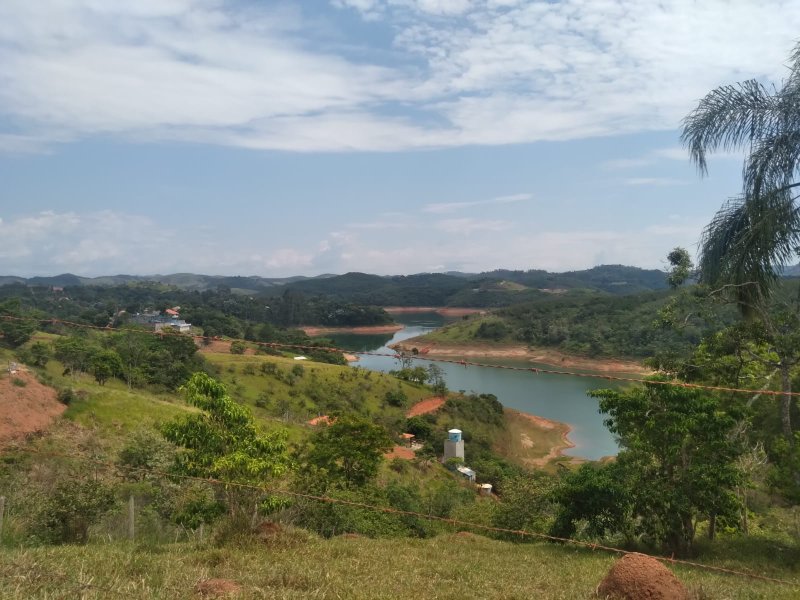 CHÁCARA COM 2.000 METROS EM SANTA BRANCA NA REPRESA - SANTA BRANCA - 