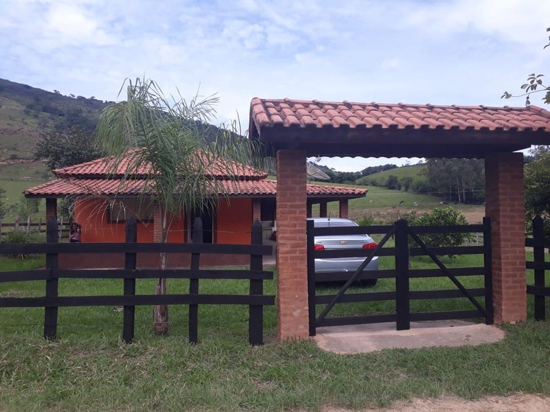 CHÁCARA COM 21.000 METROS EM HELIODORA - HELIODORA - 