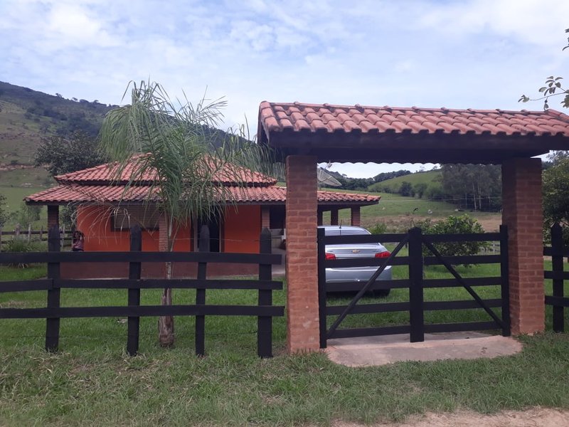 CHÁCARA COM 21.000 METROS EM HELIODORA - HELIODORA - 