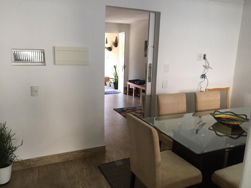 CASA ASSOBRADADA NO CONDOMÍNIO EM SÃO JOSÉ DOS CAMPOS - São José dos Campos - 