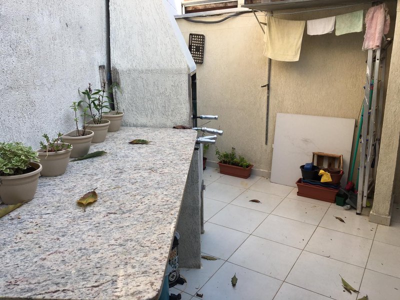 CASA ASSOBRADADA NO CONDOMÍNIO EM SÃO JOSÉ DOS CAMPOS - São José dos Campos - 