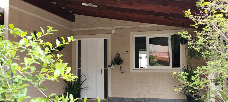 CASA ASSOBRADADA NO CONDOMÍNIO EM SÃO JOSÉ DOS CAMPOS - São José dos Campos - 