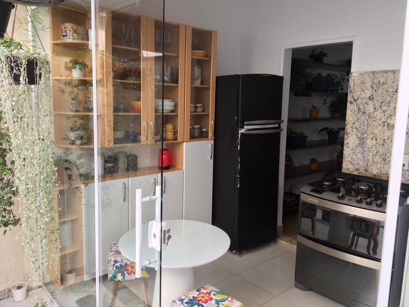 CASA ASSOBRADADA NO CONDOMÍNIO EM SÃO JOSÉ DOS CAMPOS - São José dos Campos - 