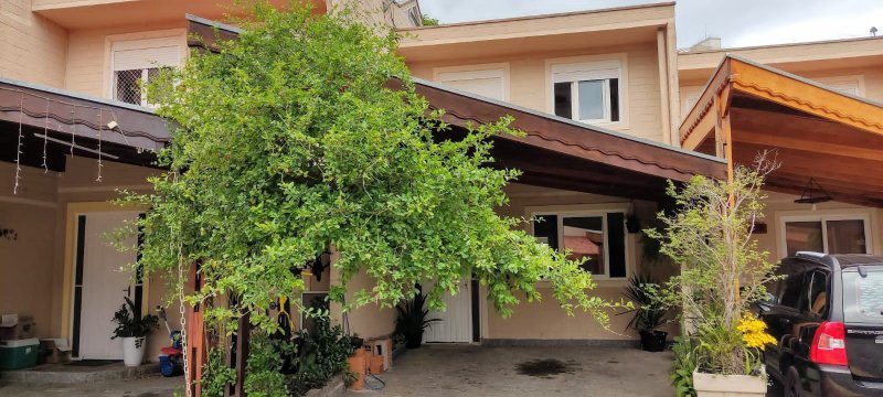 CASA ASSOBRADADA NO CONDOMÍNIO EM SÃO JOSÉ DOS CAMPOS - São José dos Campos - 