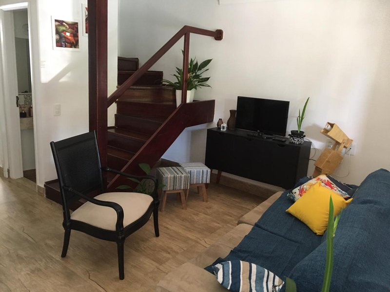 CASA ASSOBRADADA NO CONDOMÍNIO EM SÃO JOSÉ DOS CAMPOS - São José dos Campos - 