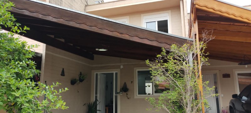 CASA ASSOBRADADA NO CONDOMÍNIO EM SÃO JOSÉ DOS CAMPOS - São José dos Campos - 
