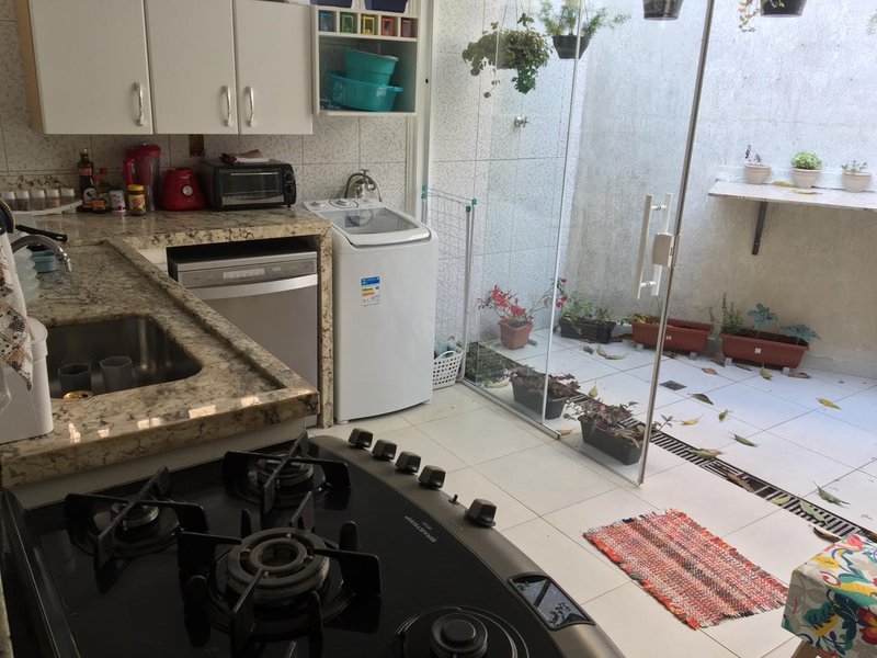 CASA ASSOBRADADA NO CONDOMÍNIO EM SÃO JOSÉ DOS CAMPOS - São José dos Campos - 
