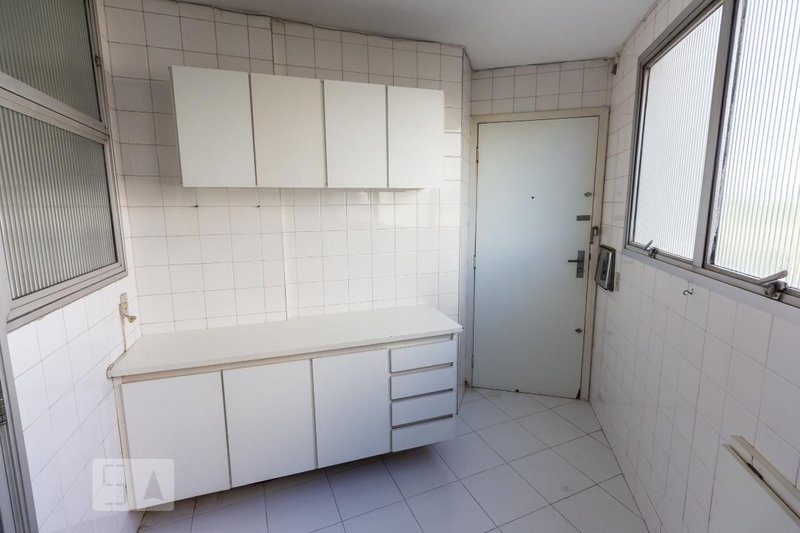3 dorms , 1 suíte, sala 3 ambientes, lavabo,2 vagas,184m² Rua João Ramalho São Paulo - 