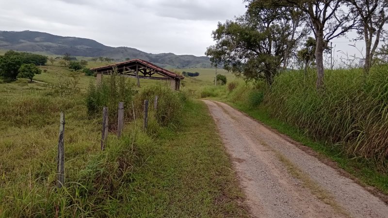 FAZENDA COM 165.29 ALQUEIRES ENTRE SÃO JOSÉ DOS CAMPOS A TAUBATÉ - São José dos Campos - 